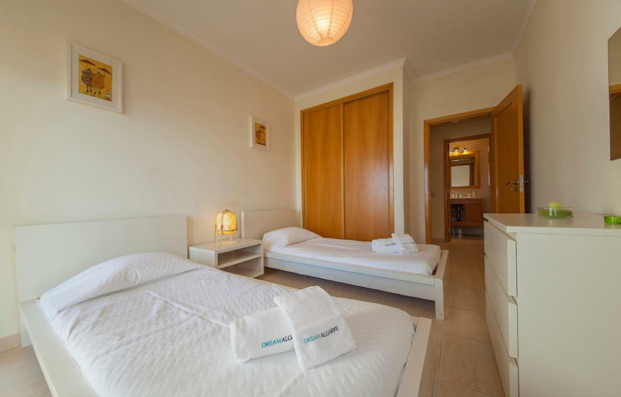 Apartemen 70 m² dengan 2 kamar tidur dan 2 kamar mandi pribadi di Praia do Vau Portimao Bagian luar foto